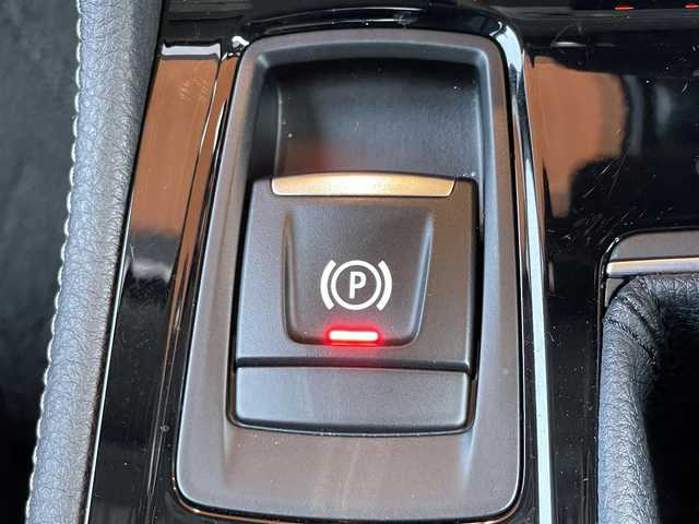 ＢＭＷ ２１８ｄ アクティブツアラー ラグジュアリー 鹿児島県 2018(平30)年 2.4万km サファイアブラックP 黒レザーシート/ヘッドアップディスプレイ/純正HDDナビ/バックカメラ/アイドリングストップ/アクティブクルーズコントロール/プッシュスタート/パワーバックドア/ETC