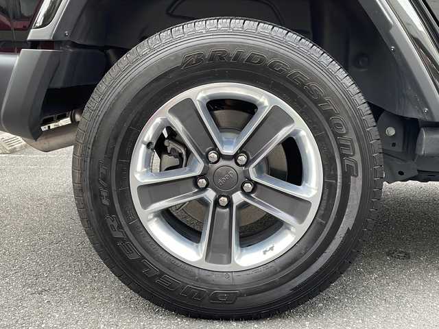 クライスラー・ジープ ジープ ラングラー アンリミテッド サハラ 埼玉県 2022(令4)年 2.4万km 黒 登録時23125km/ワンオーナー/ハードトップ/純正8.4インチメーカーOPナビ/AM/FM/BT/フルセグ/AUX/USB/パートタイム4WD/前方カメラ/バックカメラ/アダプティブクルーズコントロール/プッシュスタート/ETC2.0/前後純正ドライブレコーダー/コーナーセンサー/LEDヘッドライト/オートライト/オートマチックハイビーム/フォグランプ/電動格納ミラー/ウィンカーミラー/FCW/BSM/ヒルディセントコントロール/アイドリングストップ/純正フロアマット/純正18インチアルミホイール/純正ロゴ付き黒レザーシート/シートヒーター（D＋N席）/革巻きステアリング/ヒートステアリング/ステアリングリモコン/背面タイヤ/保証書＆取説/スマートキー２本/純正パーツ積み込み