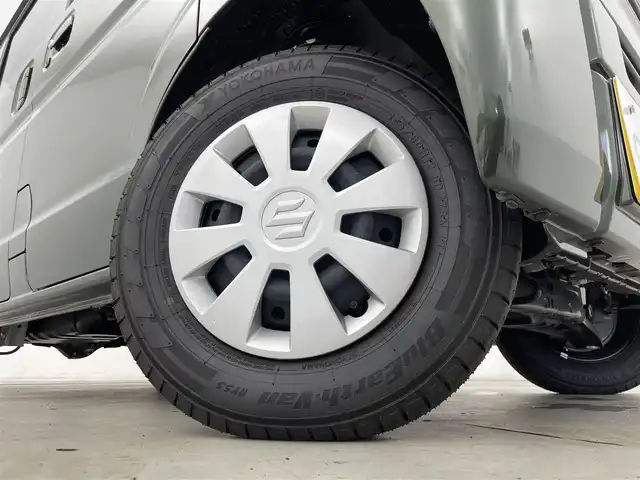 スズキ エブリイ JOINターボ 群馬県 2024(令6)年 0.1千km クールカーキPM 届出済未使用車（登録時走行距離：9Km）/純正7インチディスプレイオーディオ/・バックカメラ/・Bluetooth/AM/FM/USB/AppleCarPlay/AndroidAuto/運転席シートヒーター/両側パワースライドドア/アイドリングストップ/レーンキープアシスト/4WD/プリクラッシュセーフティシステム/LEDヘッドランプ/プッシュスタート/オートエアコン