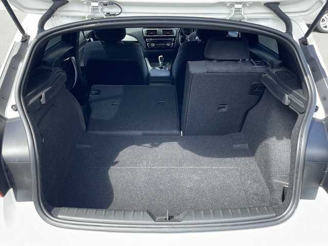 ＢＭＷ １１８ｉ Mスポーツパッケージ 山梨県 2017(平29)年 2.1万km パール 衝突軽減ブレーキ/純正メモリナビ/ＣＤＤＶＤＢＴ/アイドリングストップ/バックカメラ/クルーズコントロール/プッシュスタート/ETC/純正HIDヘッドライト/スペアキー/スタッドレス積み込み