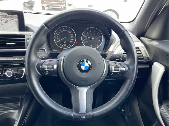ＢＭＷ １１８ｉ Mスポーツパッケージ 山梨県 2017(平29)年 2.1万km パール 衝突軽減ブレーキ/純正メモリナビ/ＣＤＤＶＤＢＴ/アイドリングストップ/バックカメラ/クルーズコントロール/プッシュスタート/ETC/純正HIDヘッドライト/スペアキー/スタッドレス積み込み