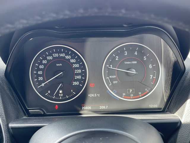 ＢＭＷ １１８ｉ Mスポーツパッケージ 山梨県 2017(平29)年 2.1万km パール 衝突軽減ブレーキ/純正メモリナビ/ＣＤＤＶＤＢＴ/アイドリングストップ/バックカメラ/クルーズコントロール/プッシュスタート/ETC/純正HIDヘッドライト/スペアキー/スタッドレス積み込み