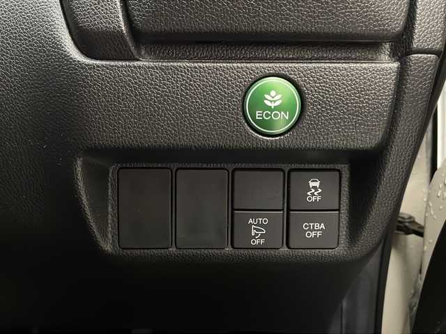 ホンダ フィット 13G Lパッケージ 宮崎県 2015(平27)年 8.3万km プレミアムホワイトパールⅡ 禁煙車/純正メモリーナビ　VXM-165VFi/（フルセグTV/CD/DVD/Bluetooth）/バックカメラ/シティブレーキアシストCTBA/クルーズコントロール/ステアリングスイッチ/純正フロアマット/純正LEDオートライト/電動格納ミラー/スマートキー/プッシュスタート/ETC/12V電源