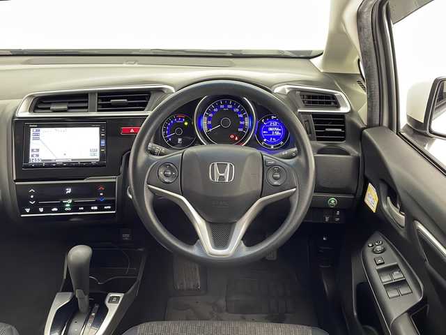 ホンダ フィット 13G Lパッケージ 宮崎県 2015(平27)年 8.3万km プレミアムホワイトパールⅡ 禁煙車/純正メモリーナビ　VXM-165VFi/（フルセグTV/CD/DVD/Bluetooth）/バックカメラ/シティブレーキアシストCTBA/クルーズコントロール/ステアリングスイッチ/純正フロアマット/純正LEDオートライト/電動格納ミラー/スマートキー/プッシュスタート/ETC/12V電源