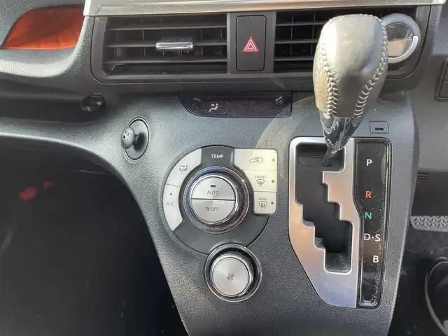 トヨタ シエンタ G 大阪府 2016(平28)年 10.3万km ブラックマイカ ”(株)IDOMが運営する【じしゃロン堺店】の自社ローン専用車両になります。/こちらは現金またはオートローンご利用時の価格です。自社ローンご希望の方は別途その旨お申付け下さい”