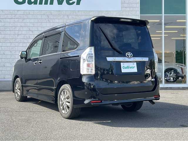 トヨタ ヴォクシー ZS 煌 茨城県 2010(平22)年 7.8万km ブラック 社外SDナビ/　　BT/CD/ワンセグ/バックカメラ/社外フリップダウンモニター/パドルシフト/両側パワースライドドア/純正16インチアルミホイール/革巻きステアリング/レザー調シートカバー/HIDオートライト/スマートキー/ETC