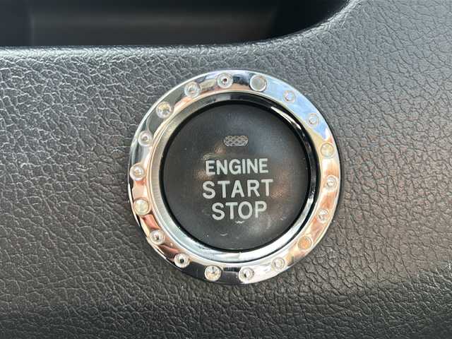 トヨタ ヴォクシー ZS 煌 茨城県 2010(平22)年 7.8万km ブラック 社外SDナビ/　　BT/CD/ワンセグ/バックカメラ/社外フリップダウンモニター/パドルシフト/両側パワースライドドア/純正16インチアルミホイール/革巻きステアリング/レザー調シートカバー/HIDオートライト/スマートキー/ETC