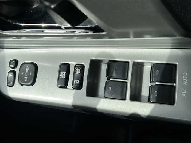 トヨタ ヴォクシー ZS 煌 茨城県 2010(平22)年 7.8万km ブラック 社外SDナビ/　　BT/CD/ワンセグ/バックカメラ/社外フリップダウンモニター/パドルシフト/両側パワースライドドア/純正16インチアルミホイール/革巻きステアリング/レザー調シートカバー/HIDオートライト/スマートキー/ETC