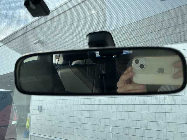 トヨタ ヴォクシー ZS 煌 茨城県 2010(平22)年 7.8万km ブラック 社外SDナビ/　　BT/CD/ワンセグ/バックカメラ/社外フリップダウンモニター/パドルシフト/両側パワースライドドア/純正16インチアルミホイール/革巻きステアリング/レザー調シートカバー/HIDオートライト/スマートキー/ETC