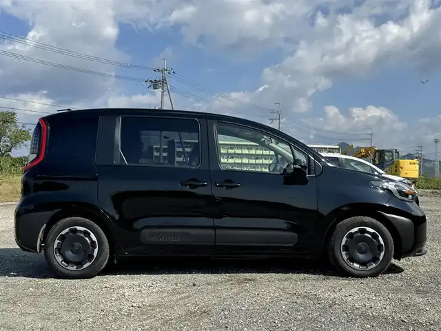 トヨタ シエンタ ハイブリッド Z 兵庫県 2025(令7)年 1万km 黒 ワンオーナー/10.5インチ純正ナビ/フルセグTV/パノラミックビューモニター/ビルトインETC/ドラレコ/両側パワースライドドア/ブラインドスポットモニター/オートハイビーム/レーダークルーズコントール/レーンキープアシスト/LEDヘッドライト