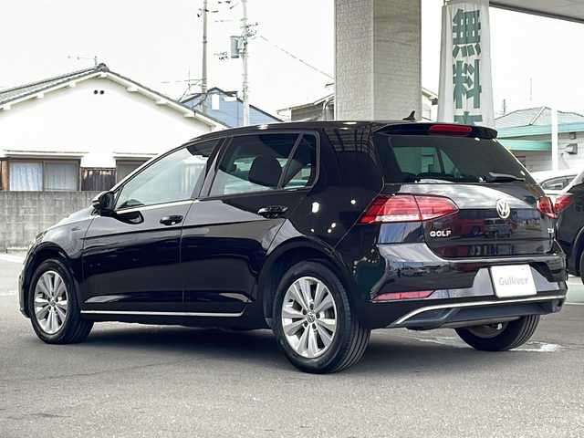 フォルクスワーゲン ゴルフ TSIコンフォートライン 愛媛県 2017(平29)年 2.2万km 黒 バックカメラ/HDDナビ/フルセグテレビ/ETC/追従型クルーズコントロール/ワンオーナー/Bluetooth接続/純正アルミホイール/純正フロアマット/レーンキープアシスト/オートライト/プッシュスタート/アイドリングストップ