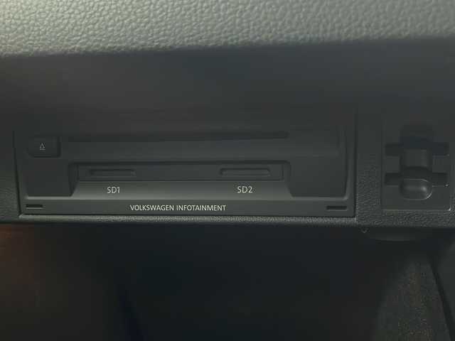 フォルクスワーゲン ゴルフ TSIコンフォートライン 愛媛県 2017(平29)年 2.2万km 黒 バックカメラ/HDDナビ/フルセグテレビ/ETC/追従型クルーズコントロール/ワンオーナー/Bluetooth接続/純正アルミホイール/純正フロアマット/レーンキープアシスト/オートライト/プッシュスタート/アイドリングストップ