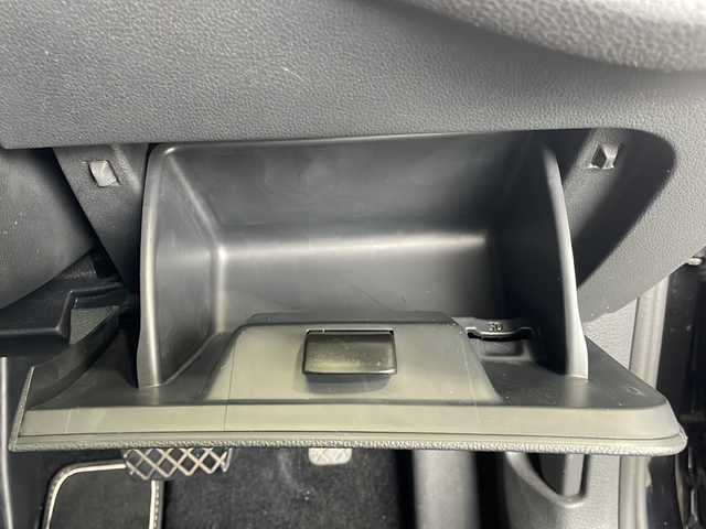 フォルクスワーゲン ゴルフ TSIコンフォートライン 愛媛県 2017(平29)年 2.2万km 黒 バックカメラ/HDDナビ/フルセグテレビ/ETC/追従型クルーズコントロール/ワンオーナー/Bluetooth接続/純正アルミホイール/純正フロアマット/レーンキープアシスト/オートライト/プッシュスタート/アイドリングストップ