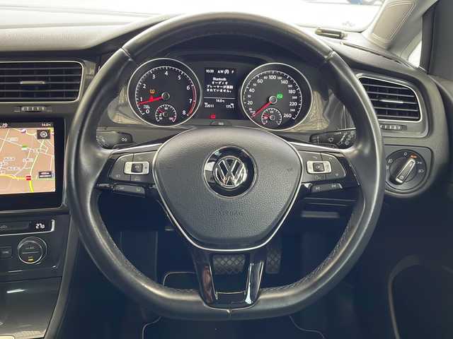 フォルクスワーゲン ゴルフ TSIコンフォートライン 愛媛県 2017(平29)年 2.2万km 黒 バックカメラ/HDDナビ/フルセグテレビ/ETC/追従型クルーズコントロール/ワンオーナー/Bluetooth接続/純正アルミホイール/純正フロアマット/レーンキープアシスト/オートライト/プッシュスタート/アイドリングストップ