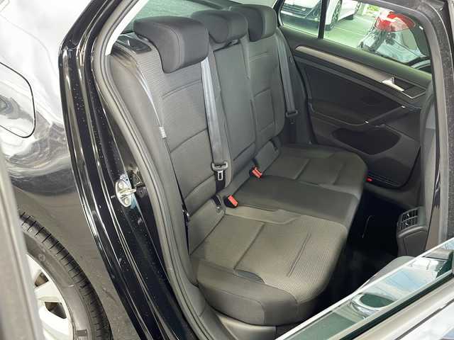 フォルクスワーゲン ゴルフ TSIコンフォートライン 愛媛県 2017(平29)年 2.2万km 黒 バックカメラ/HDDナビ/フルセグテレビ/ETC/追従型クルーズコントロール/ワンオーナー/Bluetooth接続/純正アルミホイール/純正フロアマット/レーンキープアシスト/オートライト/プッシュスタート/アイドリングストップ