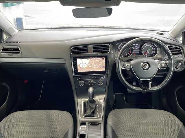 フォルクスワーゲン ゴルフ TSIコンフォートライン 愛媛県 2017(平29)年 2.2万km 黒 バックカメラ/HDDナビ/フルセグテレビ/ETC/追従型クルーズコントロール/ワンオーナー/Bluetooth接続/純正アルミホイール/純正フロアマット/レーンキープアシスト/オートライト/プッシュスタート/アイドリングストップ