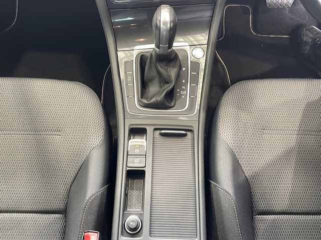 フォルクスワーゲン ゴルフ TSIコンフォートライン 愛媛県 2017(平29)年 2.2万km 黒 バックカメラ/HDDナビ/フルセグテレビ/ETC/追従型クルーズコントロール/ワンオーナー/Bluetooth接続/純正アルミホイール/純正フロアマット/レーンキープアシスト/オートライト/プッシュスタート/アイドリングストップ