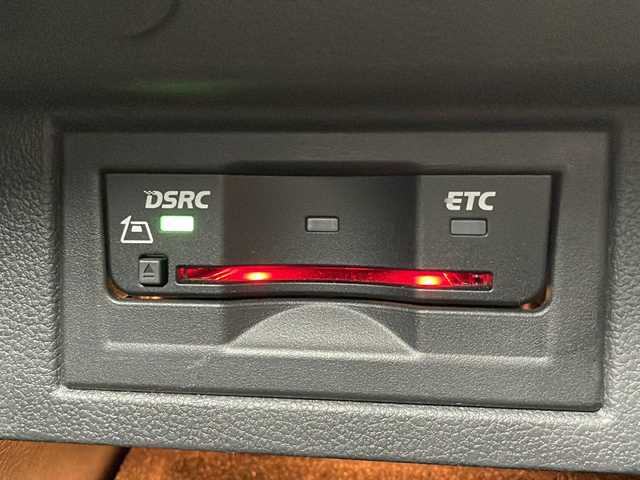 フォルクスワーゲン ゴルフ TSIコンフォートライン 愛媛県 2017(平29)年 2.2万km 黒 バックカメラ/HDDナビ/フルセグテレビ/ETC/追従型クルーズコントロール/ワンオーナー/Bluetooth接続/純正アルミホイール/純正フロアマット/レーンキープアシスト/オートライト/プッシュスタート/アイドリングストップ