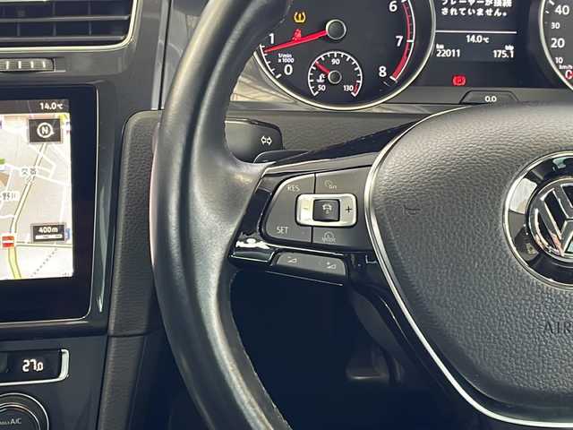 フォルクスワーゲン ゴルフ TSIコンフォートライン 愛媛県 2017(平29)年 2.2万km 黒 バックカメラ/HDDナビ/フルセグテレビ/ETC/追従型クルーズコントロール/ワンオーナー/Bluetooth接続/純正アルミホイール/純正フロアマット/レーンキープアシスト/オートライト/プッシュスタート/アイドリングストップ