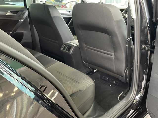 フォルクスワーゲン ゴルフ TSIコンフォートライン 愛媛県 2017(平29)年 2.2万km 黒 バックカメラ/HDDナビ/フルセグテレビ/ETC/追従型クルーズコントロール/ワンオーナー/Bluetooth接続/純正アルミホイール/純正フロアマット/レーンキープアシスト/オートライト/プッシュスタート/アイドリングストップ