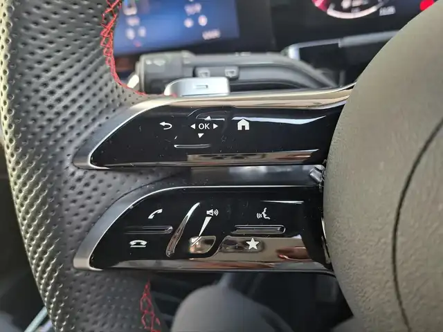 メルセデス・ベンツ Ｍ・ベンツ Ｂ２００ｄ AMGライン 大阪府 2025(令7)年 0.9万km ポーラホワイト /禁煙車//ワンオーナー車//AMGラインパッケージ/・ダイレクトステアリング/・ローワードコンフォートサスペンション/・スポーツブレーキシステム/・マルチビームLED/・アダプティブハイビームアシスト＋/・レザーARTICO/MICROCUTハーフレザースポーツシート/・本革巻きスポーツステアリング//ドライビングアシスタンスパッケージ/・アダプティブクルーズコントロール/・ブラインドスポットアシスト/・アクティブレーンキープアシスト//MBUX10.25インチメディアディスプレイ/・FM・AM・フルセグTV・BT・Applecarplay・AndroidAuto//バックカメラ//パワーバックドア//ワイヤレスチャージ//アンビエントライト・マルチカラー//社外18インチアルミホイール//純正AMG18インチアルミのみ有//保証書//取扱説明書//スペアキー