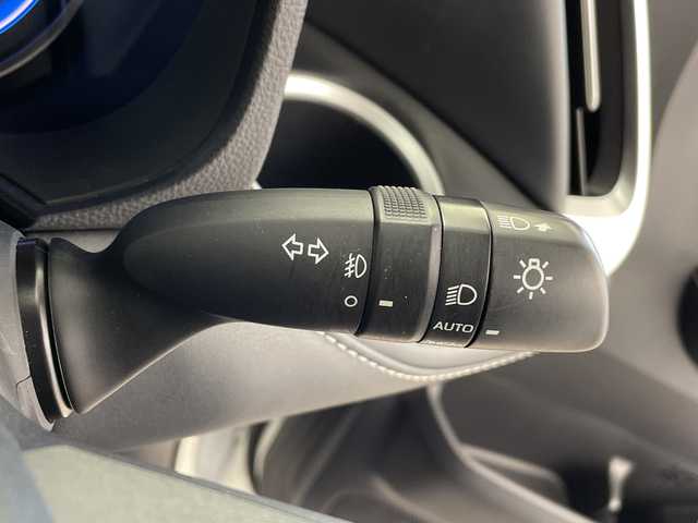 トヨタ ノア ハイブリッド S－Z 鹿児島県 2022(令4)年 4.6万km ホワイトパールクリスタルシャイン 純正10型ナビ機能付きディスプレイオーディオ/（CD/DVD/Bluetooth/HDMI/フルセグ）/純正14型フリップダウン/HDMI入力/ETC/レーダークルーズコントロール/プリクラッシュ/オートライト/オートマチックハイビーム/ハーフレザーシート/シートヒーター/BSM/スマートキー/プッシュスタート