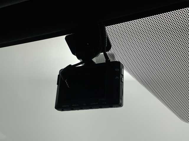 トヨタ ノア ハイブリッド S－Z 鹿児島県 2022(令4)年 4.6万km ホワイトパールクリスタルシャイン 純正10型ナビ機能付きディスプレイオーディオ/（CD/DVD/Bluetooth/HDMI/フルセグ）/純正14型フリップダウン/HDMI入力/ETC/レーダークルーズコントロール/プリクラッシュ/オートライト/オートマチックハイビーム/ハーフレザーシート/シートヒーター/BSM/スマートキー/プッシュスタート