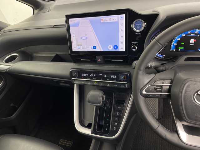 トヨタ ノア ハイブリッド S－Z 鹿児島県 2022(令4)年 4.6万km ホワイトパールクリスタルシャイン 純正10型ナビ機能付きディスプレイオーディオ/（CD/DVD/Bluetooth/HDMI/フルセグ）/純正14型フリップダウン/HDMI入力/ETC/レーダークルーズコントロール/プリクラッシュ/オートライト/オートマチックハイビーム/ハーフレザーシート/シートヒーター/BSM/スマートキー/プッシュスタート