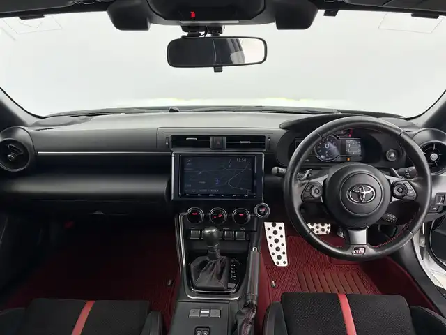 トヨタ ＧＲ８６ RZ 愛知県 2021(令3)年 2.7万km クリスタルホワイトパール ・純正９インチナビ/フルセグTV/（CD/DVD/BT再生可能）/NSZT-Y68T/・純正エアロ/・HKS車高調/・WORK１８インチAW/225/40/R18/・ハーフレザーシート/・前席ヒーター付きシート/・後方コーナーセンサー/・前後ドライブレコーダー/・プリクラッシュセーフティ/・レーンキープアシスト/・パドルシフト/・純正LEDライト/・スマートキー/・ETC