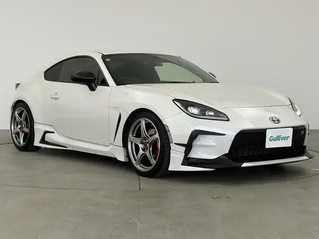 トヨタ ＧＲ８６ RZ 愛知県 2021(令3)年 2.7万km クリスタルホワイトパール ・純正９インチナビ/フルセグTV/（CD/DVD/BT再生可能）/NSZT-Y68T/・純正エアロ/・HKS車高調/・WORK１８インチAW/225/40/R18/・ハーフレザーシート/・前席ヒーター付きシート/・後方コーナーセンサー/・前後ドライブレコーダー/・プリクラッシュセーフティ/・レーンキープアシスト/・パドルシフト/・純正LEDライト/・スマートキー/・ETC