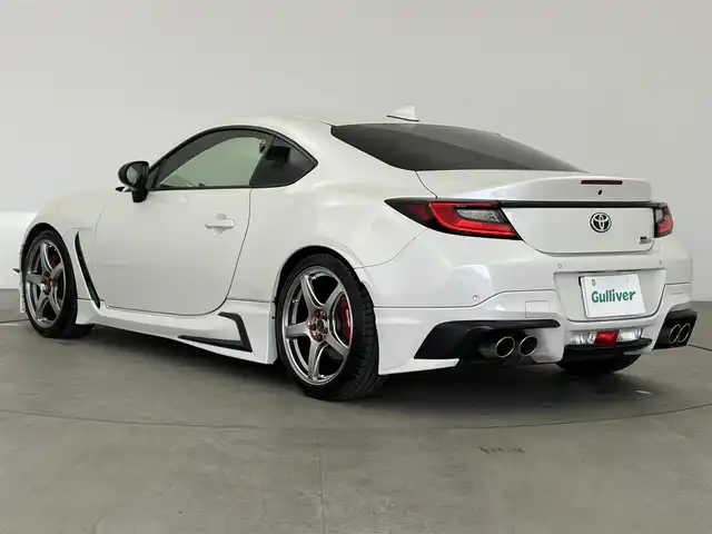 トヨタ ＧＲ８６ RZ 愛知県 2021(令3)年 2.7万km クリスタルホワイトパール ・純正９インチナビ/フルセグTV/（CD/DVD/BT再生可能）/NSZT-Y68T/・純正エアロ/・HKS車高調/・WORK１８インチAW/225/40/R18/・ハーフレザーシート/・前席ヒーター付きシート/・後方コーナーセンサー/・前後ドライブレコーダー/・プリクラッシュセーフティ/・レーンキープアシスト/・パドルシフト/・純正LEDライト/・スマートキー/・ETC