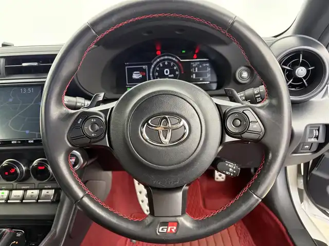 トヨタ ＧＲ８６ RZ 愛知県 2021(令3)年 2.7万km クリスタルホワイトパール ・純正９インチナビ/フルセグTV/（CD/DVD/BT再生可能）/NSZT-Y68T/・純正エアロ/・HKS車高調/・WORK１８インチAW/225/40/R18/・ハーフレザーシート/・前席ヒーター付きシート/・後方コーナーセンサー/・前後ドライブレコーダー/・プリクラッシュセーフティ/・レーンキープアシスト/・パドルシフト/・純正LEDライト/・スマートキー/・ETC