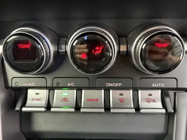 トヨタ ＧＲ８６ RZ 愛知県 2021(令3)年 2.7万km クリスタルホワイトパール ・純正９インチナビ/フルセグTV/（CD/DVD/BT再生可能）/NSZT-Y68T/・純正エアロ/・HKS車高調/・WORK１８インチAW/225/40/R18/・ハーフレザーシート/・前席ヒーター付きシート/・後方コーナーセンサー/・前後ドライブレコーダー/・プリクラッシュセーフティ/・レーンキープアシスト/・パドルシフト/・純正LEDライト/・スマートキー/・ETC