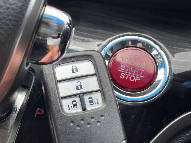 ホンダ オデッセイ アブソルート 沖縄県 2015(平27)年 11.7万km クリスタルブラックパール 純正ナビ　/CD/DVD/BT/フルセグ/フリップダウンモニター　/バックカメラ　/両側パワースライドドア　/クルーズコントロール　/ＬＥＤヘッドライト　/ハーフレザーシート　/社外アルミホイール/ステアリングスイッチ/アイドリングストップ/デジタルインナーミラー/電動格納ミラー/オートライト/スマートキー/ETC