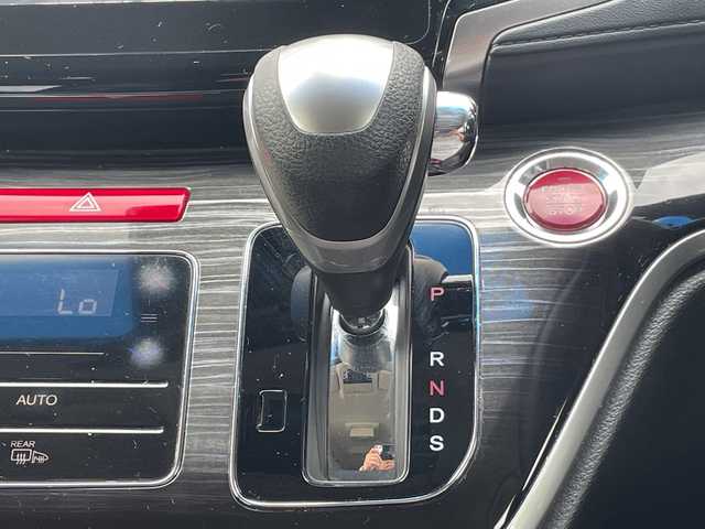 ホンダ オデッセイ アブソルート 沖縄県 2015(平27)年 11.7万km クリスタルブラックパール 純正ナビ　/CD/DVD/BT/フルセグ/フリップダウンモニター　/バックカメラ　/両側パワースライドドア　/クルーズコントロール　/ＬＥＤヘッドライト　/ハーフレザーシート　/社外アルミホイール/ステアリングスイッチ/アイドリングストップ/デジタルインナーミラー/電動格納ミラー/オートライト/スマートキー/ETC