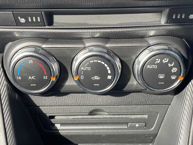 マツダ デミオ 13S ツーリング 三重県 2017(平29)年 4.9万km エターナルブルーマイカ マツダコネクトナビ/バックカメラ/ＢＳＭ/レーンキープアシスト/コーナーセンサー/純正ビルトインＥＴＣ/シートヒーター/ステアリングスイッチ/衝突被害軽減システム/ＬＥＤヘッドライト/オートライト/ＭＴモード/電動格納ミラー/純正AW/禁煙車