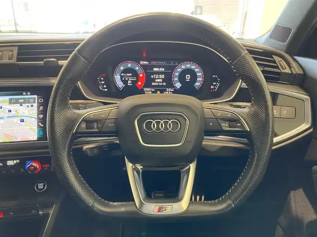 アウディ Ｑ３ SB 35TDIクワトロ Sライン 熊本県 2020(令2)年 3.7万km ミトスブラックメタリック ・ワンオーナー/・スマートキー/・プッシュスタート/・ハイビームアシスト/・パーキングアシスト/・リアクロストラフィックアシスト/・アダプティブドライブアシスト/・接近警告/・Audiプレセンス/・Audiサイドアシスト/・レーン逸脱警告/・休憩の推奨/・クルーズコントロール(追従式)/・黒革シート/・前席パワーシート/・前席シートヒーター/・純正メモリナビ/　【Bluetooth・USB・AppleCarPlay・AndroidAuto】/・フルセグTV/・全方位カメラ/・ETC2.0/・バーチャルコクピット/・ワイヤレス充電/・パワーバックドア/・LEDヘッドランプ/・純正マット/・保証書/取説