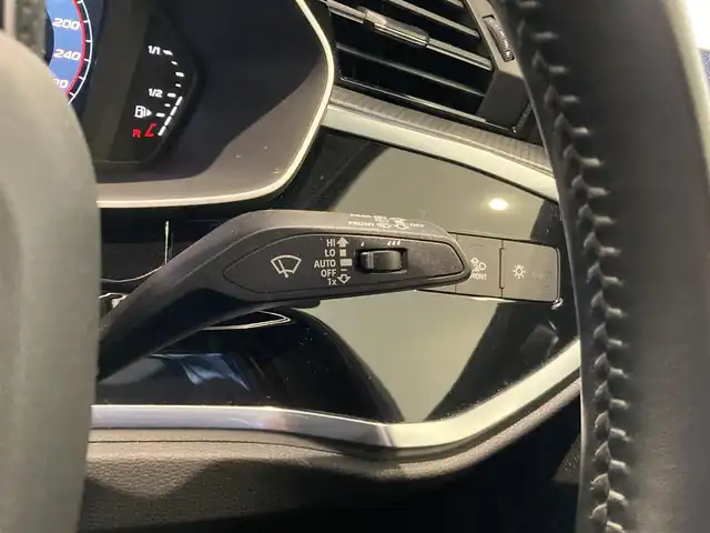 アウディ Ｑ３ SB 35TDIクワトロ Sライン 熊本県 2020(令2)年 3.7万km ミトスブラックメタリック ・ワンオーナー/・スマートキー/・プッシュスタート/・ハイビームアシスト/・パーキングアシスト/・リアクロストラフィックアシスト/・アダプティブドライブアシスト/・接近警告/・Audiプレセンス/・Audiサイドアシスト/・レーン逸脱警告/・休憩の推奨/・クルーズコントロール(追従式)/・黒革シート/・前席パワーシート/・前席シートヒーター/・純正メモリナビ/　【Bluetooth・USB・AppleCarPlay・AndroidAuto】/・フルセグTV/・全方位カメラ/・ETC2.0/・バーチャルコクピット/・ワイヤレス充電/・パワーバックドア/・LEDヘッドランプ/・純正マット/・保証書/取説