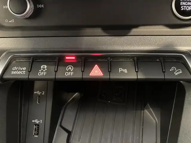 アウディ Ｑ３ SB 35TDIクワトロ Sライン 熊本県 2020(令2)年 3.7万km ミトスブラックメタリック ・ワンオーナー/・スマートキー/・プッシュスタート/・ハイビームアシスト/・パーキングアシスト/・リアクロストラフィックアシスト/・アダプティブドライブアシスト/・接近警告/・Audiプレセンス/・Audiサイドアシスト/・レーン逸脱警告/・休憩の推奨/・クルーズコントロール(追従式)/・黒革シート/・前席パワーシート/・前席シートヒーター/・純正メモリナビ/　【Bluetooth・USB・AppleCarPlay・AndroidAuto】/・フルセグTV/・全方位カメラ/・ETC2.0/・バーチャルコクピット/・ワイヤレス充電/・パワーバックドア/・LEDヘッドランプ/・純正マット/・保証書/取説