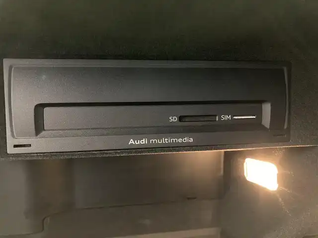 アウディ Ｑ３ SB 35TDIクワトロ Sライン 熊本県 2020(令2)年 3.7万km ミトスブラックメタリック ・ワンオーナー/・スマートキー/・プッシュスタート/・ハイビームアシスト/・パーキングアシスト/・リアクロストラフィックアシスト/・アダプティブドライブアシスト/・接近警告/・Audiプレセンス/・Audiサイドアシスト/・レーン逸脱警告/・休憩の推奨/・クルーズコントロール(追従式)/・黒革シート/・前席パワーシート/・前席シートヒーター/・純正メモリナビ/　【Bluetooth・USB・AppleCarPlay・AndroidAuto】/・フルセグTV/・全方位カメラ/・ETC2.0/・バーチャルコクピット/・ワイヤレス充電/・パワーバックドア/・LEDヘッドランプ/・純正マット/・保証書/取説