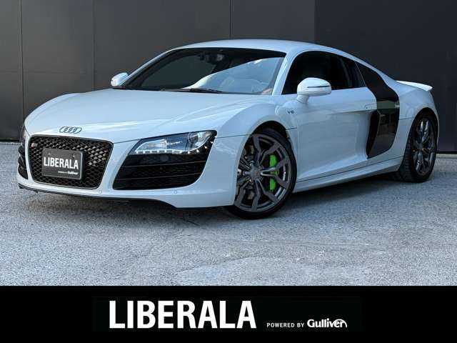 アウディ Ｒ８ 5．2 FSI クワトロ 和歌山県 2009(平21)年 3.5万km スズカグレーメタリック 左Ｈ　/正規Ｄ車　/純正ナビ　/バックカメラ　/フルセグＴＶ　/黒革シート　/シートヒーター　/リアスポイラー　/クルーズコントロール　/オートライト　/ＨＩＤライト　/パワーシート　/パドルシフト　/純正１９インチアルミ