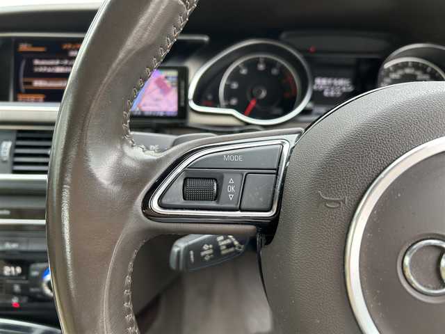 アウディ Ａ５ カブリオレ 2．0 TFSI クワトロ 福岡県 2012(平24)年 12.2万km 白 禁煙車/純正ナビ（Bluetooth）/前席レザーシート/前席シートヒーター/前席パワーシート/純正19インチアルミホイール/コーナーセンサー（前後）/バックカメラ/ETC/クルーズコントロール/プッシュスタート/MTモード付きAT/パドルシフト/取扱説明書/スマートキー