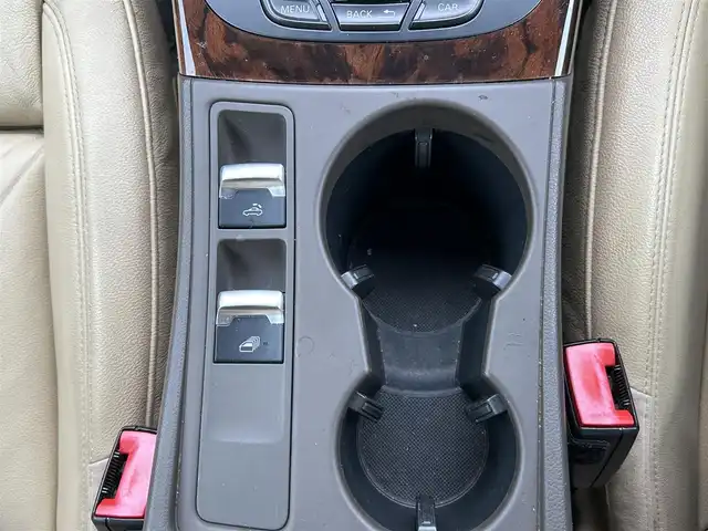 アウディ Ａ５ カブリオレ 2．0 TFSI クワトロ 福岡県 2012(平24)年 12.2万km 白 禁煙車/純正ナビ（Bluetooth）/前席レザーシート/前席シートヒーター/前席パワーシート/純正19インチアルミホイール/コーナーセンサー（前後）/バックカメラ/ETC/クルーズコントロール/プッシュスタート/MTモード付きAT/パドルシフト/取扱説明書/スマートキー