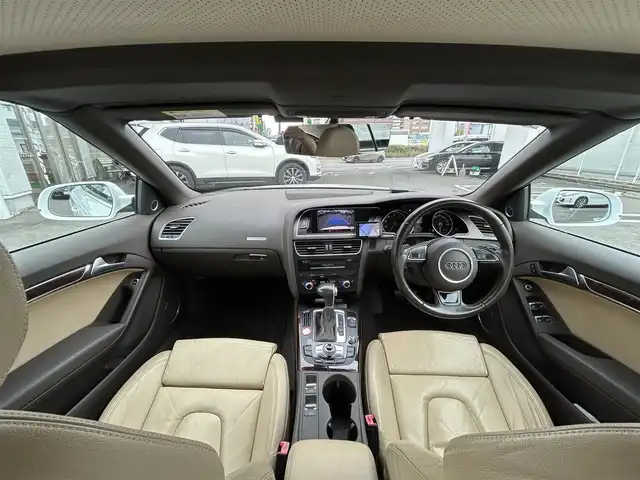 アウディ Ａ５ カブリオレ 2．0 TFSI クワトロ 福岡県 2012(平24)年 12.2万km 白 禁煙車/純正ナビ（Bluetooth）/前席レザーシート/前席シートヒーター/前席パワーシート/純正19インチアルミホイール/コーナーセンサー（前後）/バックカメラ/ETC/クルーズコントロール/プッシュスタート/MTモード付きAT/パドルシフト/取扱説明書/スマートキー