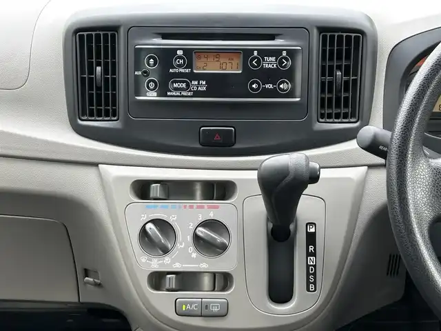 ダイハツ ミラ イース L スマートセレクションSA 道東・釧路十勝 2014(平26)年 4.9万km ブライトシルバーメタリック 純正オーディオ/冬タイヤ積込/衝突軽減ブレーキ/保証書/取扱説明書/リモコンキー