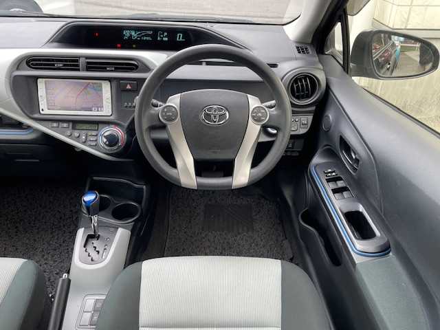 トヨタ アクア S 愛知県 2014(平26)年 11.9万km ディープアメジストマイカメタリック ワンオーナー/純正ナビ/Bluetooth接続/バックカメラ/ワンセグテレビ/ETC/横滑り防止装置/純正フロアマット/プッシュスタート/スマートキー/電動格納式ミラー