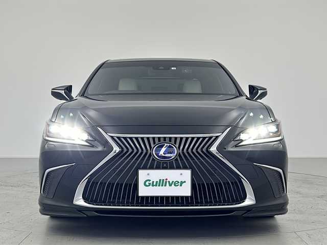 レクサス ＥＳ 300h バージョンL 愛知県 2020(令2)年 2.3万km グラファイトブラックガラスフレーク 禁煙車/マークレビンソンサウンドシステム/純正12.3インチナビ/・AM/FM/・CD/DVD/・SD/USB/AUX/・Bluetooth/・Miracast/・フルセグTV/パノラミックビューモニター/ステアリングスイッチ/ステアリングヒーター/革巻きステアリング/パドルシフト/サンルーフ/プリクラッシュセーフティ/レーンキープアシスト/ブラインドスポットモニター/パーキングサポートアラート/ヘッドアップディスプレイ/リアサンシェード/全席パワーシート/前席メモリーシート/全席シートヒーター/前席シートベンチレーション/ビルトインETC2.0/前後ドライブレコーダー/オートマチックハイビーム/LEDヘッドライト/フォグランプ/オートリトラミラー