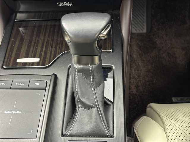 レクサス ＥＳ 300h バージョンL 愛知県 2020(令2)年 2.3万km グラファイトブラックガラスフレーク 禁煙車/マークレビンソンサウンドシステム/純正12.3インチナビ/・AM/FM/・CD/DVD/・SD/USB/AUX/・Bluetooth/・Miracast/・フルセグTV/パノラミックビューモニター/ステアリングスイッチ/ステアリングヒーター/革巻きステアリング/パドルシフト/サンルーフ/プリクラッシュセーフティ/レーンキープアシスト/ブラインドスポットモニター/パーキングサポートアラート/ヘッドアップディスプレイ/リアサンシェード/全席パワーシート/前席メモリーシート/全席シートヒーター/前席シートベンチレーション/ビルトインETC2.0/前後ドライブレコーダー/オートマチックハイビーム/LEDヘッドライト/フォグランプ/オートリトラミラー