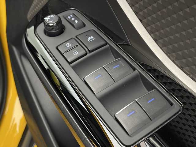トヨタ Ｃ－ＨＲ G 宮崎県 2021(令3)年 7.3万km イエロー 禁煙車/トヨタセーフティセンス/純正8型ディスプレイオーディオ/（T-CONNECT/Bluetooth/FMAM）/純正バックカメラ/純正モデリスタエアロ/純正ビルトインETC/純正18インチアルミ/純正LEDオートライト/純正LEDフォグ/純正フロアマット/社外前後ドライブレコーダー/全方位モニター/アダプティブクルーズコントロール/レーンディパーチャーアラート/オートマチックハイビーム/クリアランスソナー/ブラインドスポットモニター/電子パーキング/オートホールド/本革巻ハンドル/デュアルオートエアコン（ナノイー）/前席シートヒーター/ハーフレザーシート/ウインカードアミラー/オート電動格納ミラー/スマートキー/プッシュエンジンスタート/スペアキー/新車時保証書/取扱い説明書