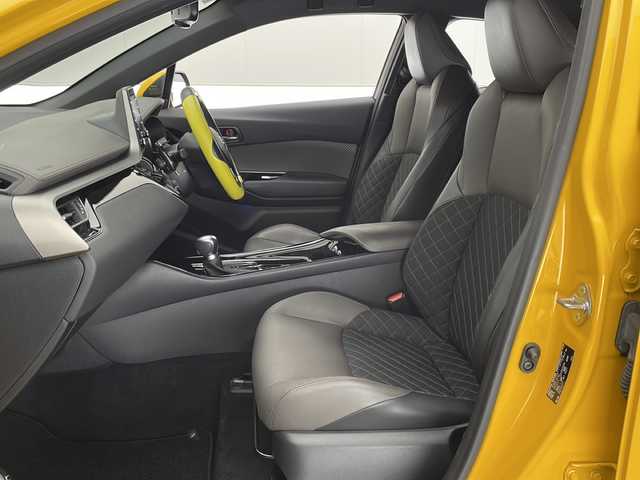 トヨタ Ｃ－ＨＲ G 宮崎県 2021(令3)年 7.3万km イエロー 禁煙車/トヨタセーフティセンス/純正8型ディスプレイオーディオ/（T-CONNECT/Bluetooth/FMAM）/純正バックカメラ/純正モデリスタエアロ/純正ビルトインETC/純正18インチアルミ/純正LEDオートライト/純正LEDフォグ/純正フロアマット/社外前後ドライブレコーダー/全方位モニター/アダプティブクルーズコントロール/レーンディパーチャーアラート/オートマチックハイビーム/クリアランスソナー/ブラインドスポットモニター/電子パーキング/オートホールド/本革巻ハンドル/デュアルオートエアコン（ナノイー）/前席シートヒーター/ハーフレザーシート/ウインカードアミラー/オート電動格納ミラー/スマートキー/プッシュエンジンスタート/スペアキー/新車時保証書/取扱い説明書